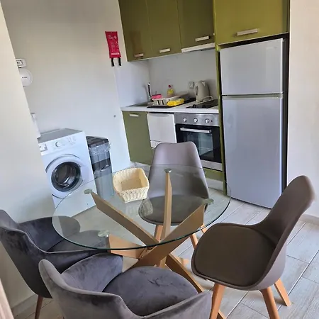 Tzogias Helen * 아르고스톨리온