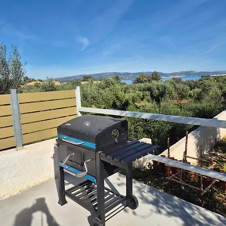 Tzogias Helen Apartment *