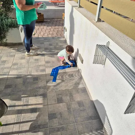 Tzogias Helen * Argostoli (Kefalonia)