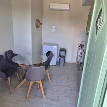 Tzogias Helen Apartment *