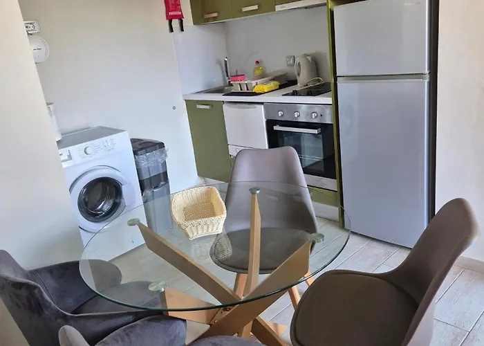 Tzogias Helen * Argostoli (Kefalonia)